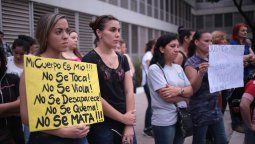 {alttext(,#Cuentalo: miles de mujeres relatan en las redes las agresiones sexuales que sufrieron)}