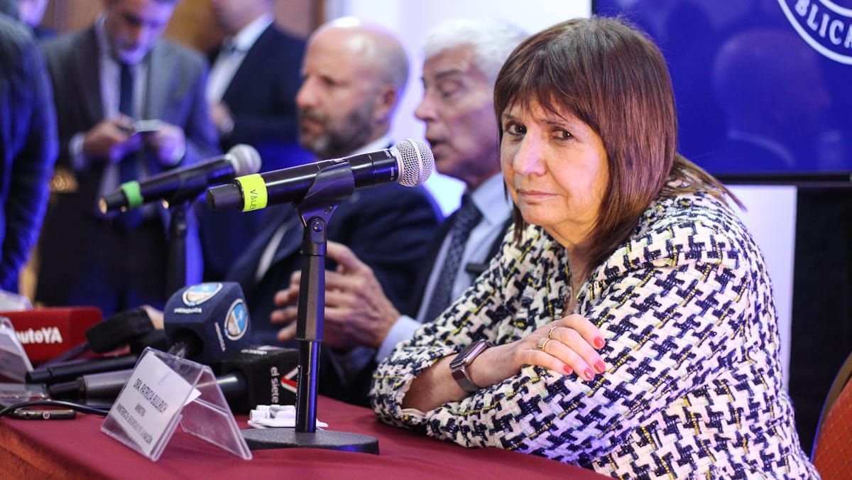 La ministra de Seguridad, Patricia Bullrich, brindó mayores detalles del proyecto de ley que busca modificar la Ley de Seguridad Interior. La ministra de Seguridad, Patricia Bullrich, brindó mayores detalles del proyecto de ley que busca modificar la Ley de Seguridad Interior.
