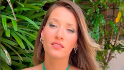 Mica Viciconte ardiente: escotazo