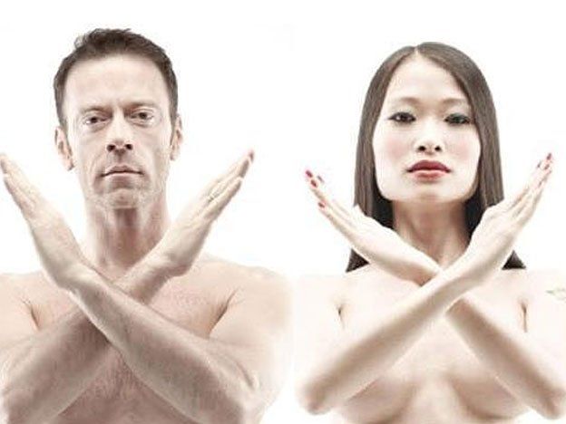 Los actores porno Rocco Siffredi y Pussykat en campaña contra la pornografía infantil