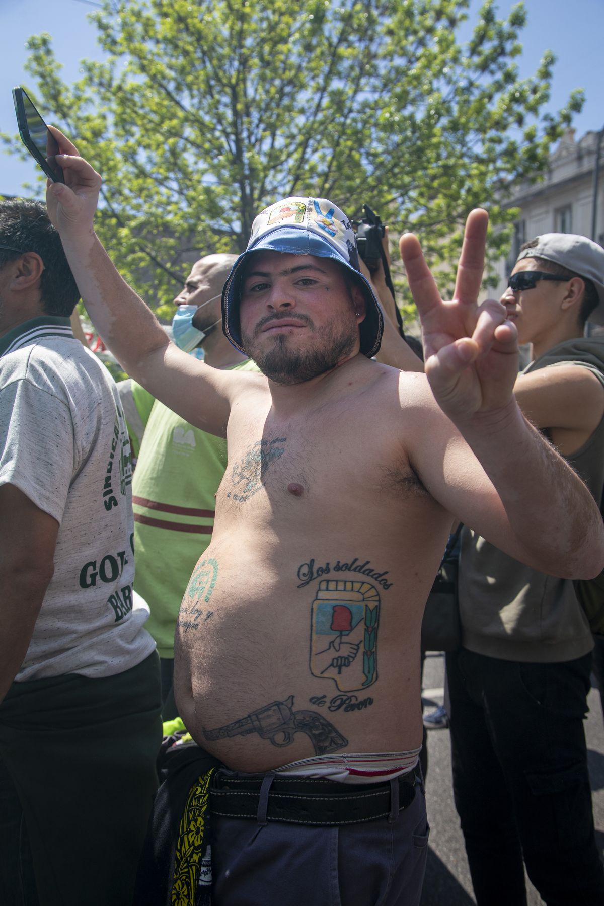El tatuado peronista. Singular personaje en la marcha de la CGT.