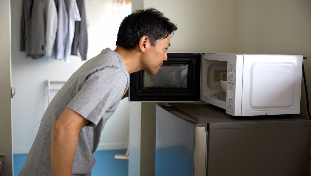 El microondas es el electrodoméstico protagonista en este truco casero. El microondas es el electrodoméstico protagonista en este truco casero. 
