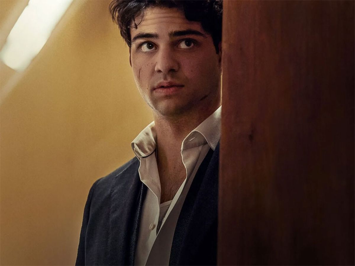 La serie El novato, de Netflix, no te dejará despegarte de la pantalla.