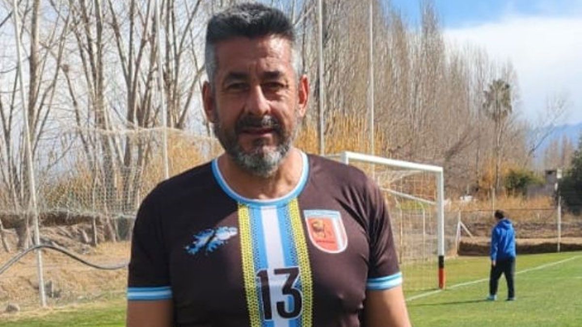 Ramón Fernández, el hombre que amaba jugar a la pelota y murió luego de descompensarse en un partido de fútbol amateur.