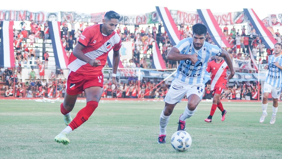 Deportivo Maipú sumó tres puntos más en casa ante Racing de Córdoba. Deportivo Maipú sumó tres puntos más en casa ante Racing de Córdoba.