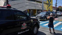 Policías de Brasil mataron a 11 ladrones y Bolsonaro los felicitó
