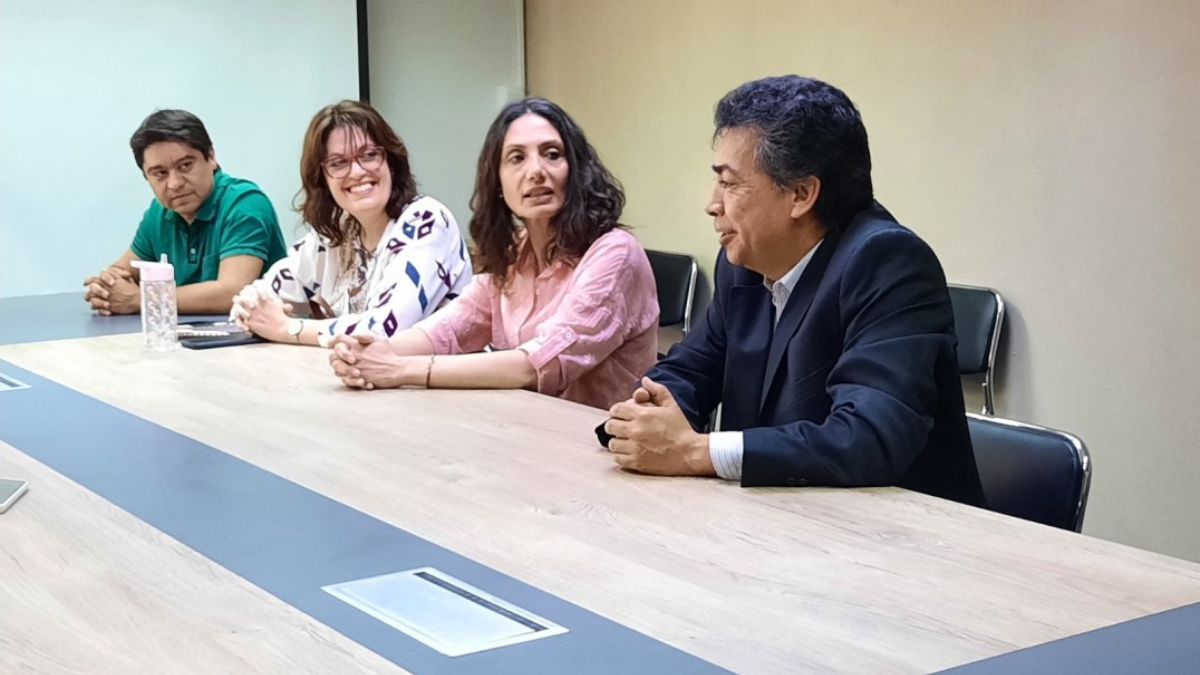 Federico Lucero, Brenda Sánchez, Carolina Sarale y Daniel Mercado (padre autoconvocado), quienes participaron de la reunión en la UNCuyo. Federico Lucero, Brenda Sánchez, Carolina Sarale y Daniel Mercado (padre autoconvocado), quienes participaron de la reunión en la UNCuyo.