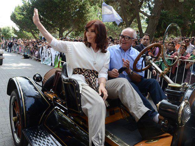La Presidenta encabezó un acto en El Calafate y advirtió: A los que se están equivocando los vamos a llamar