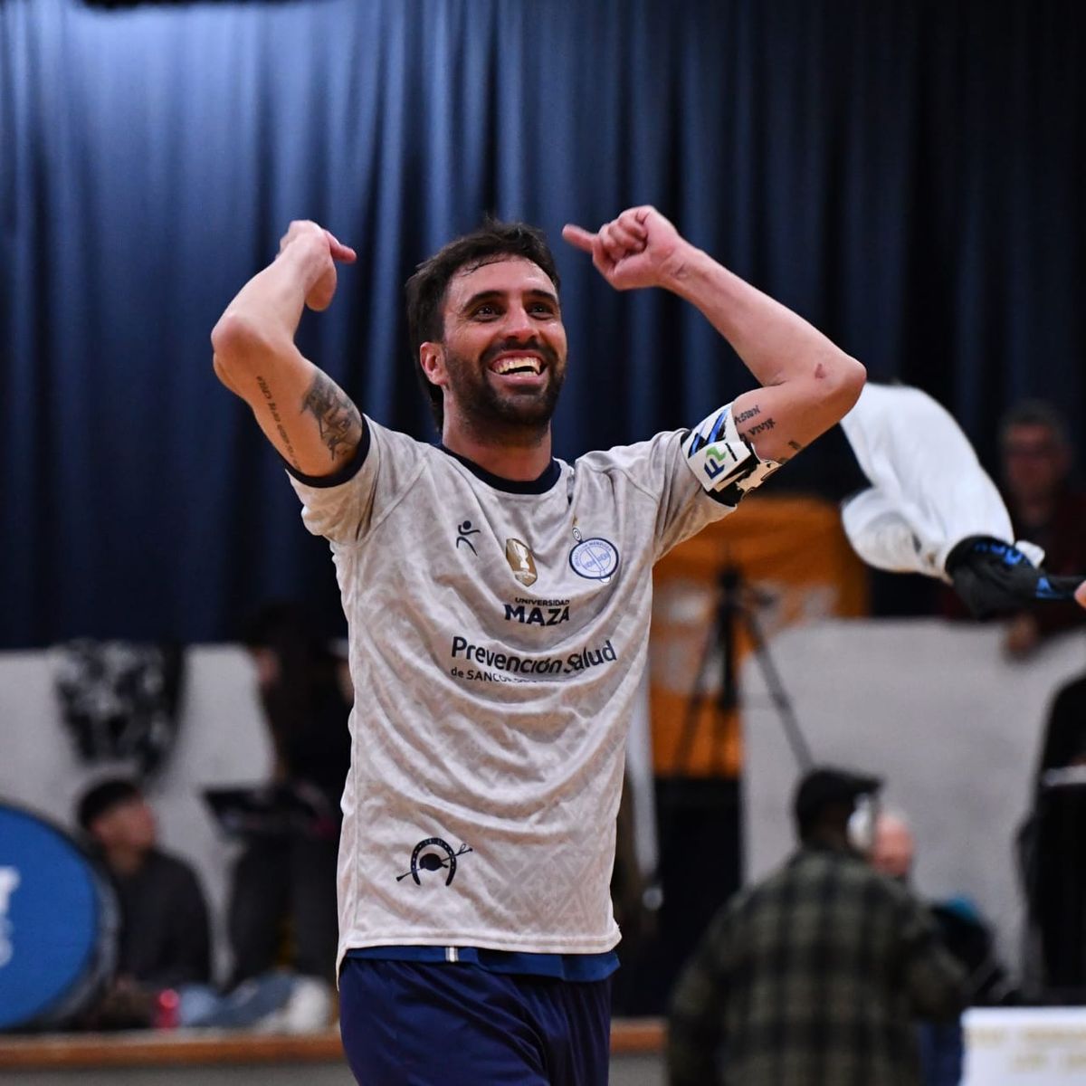 Martín Cusa y el telón de fondo. Una obra interminable.