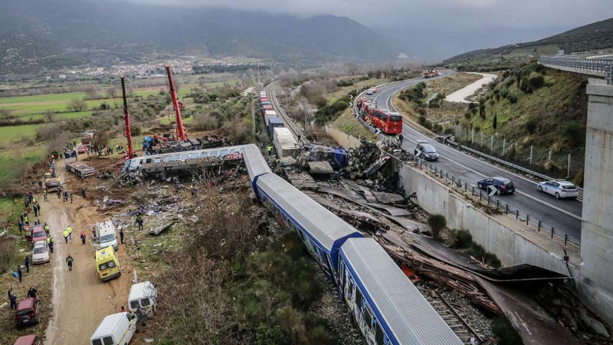 Tragedia ferroviaria en Grecia un choque de trenes provocó la muerte