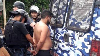 Escalofriante crimen: degolló a su novia y fue filmado por los vecinos cuando escapaba