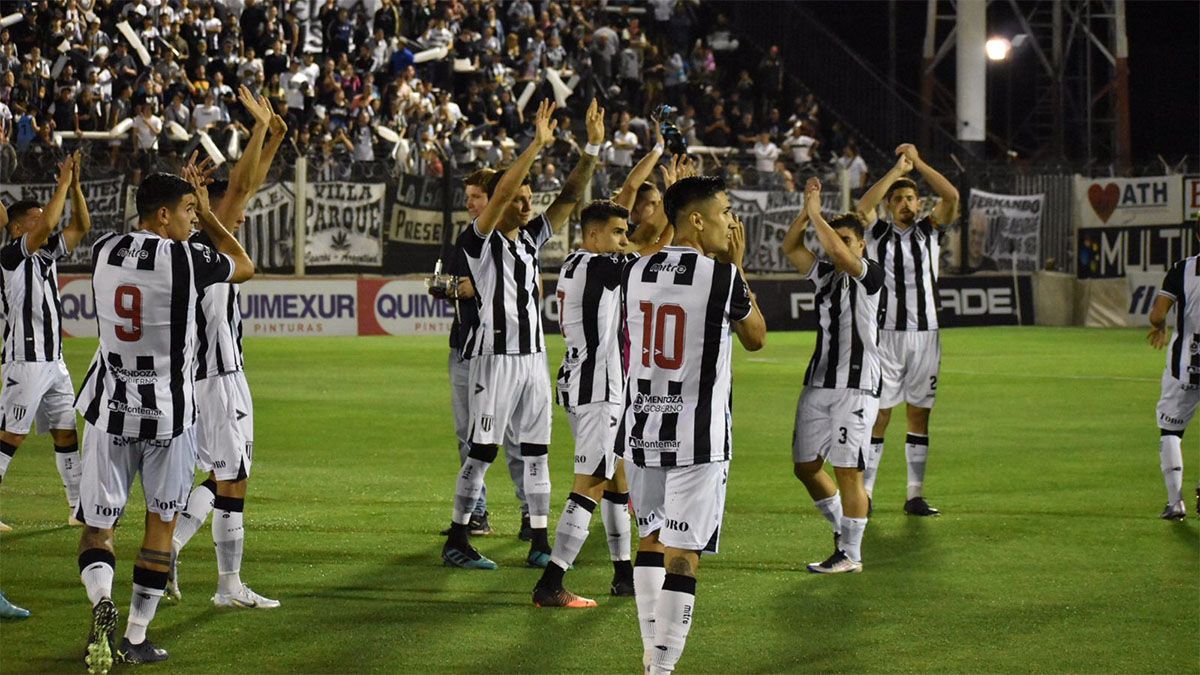 El Lobo perdió 1 a 0 en el partido de ida por la semifinal que se disputó en Caseros.
