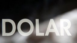 El dólar subió 13 centavos y cerró a $60