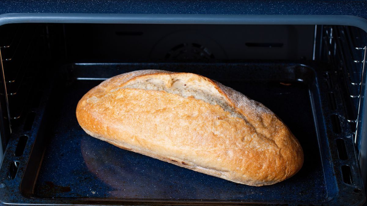 Para descongelar el pan y que quede como recién horneado prueba con este efectivo truco casero de cocina. Para descongelar el pan y que quede como recién horneado prueba con este efectivo truco casero de cocina.