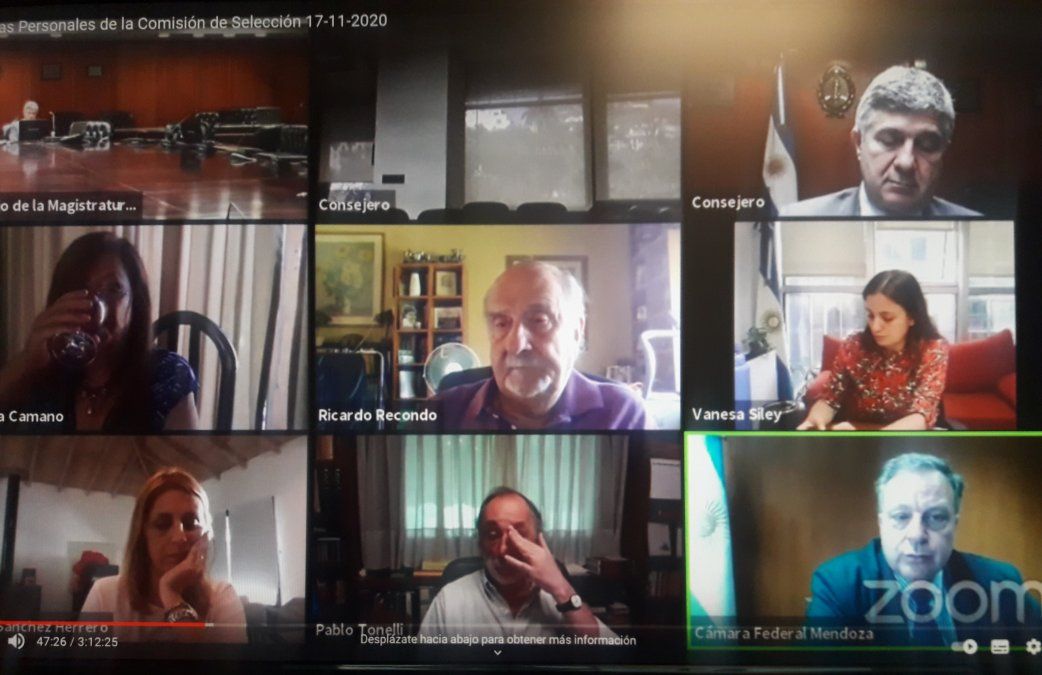 Sergio Rocamora (foto de la esquina inferior derecha) durante la entrevista con los consejeros de la Comisión de Selección de la Magistratura en noviembre.