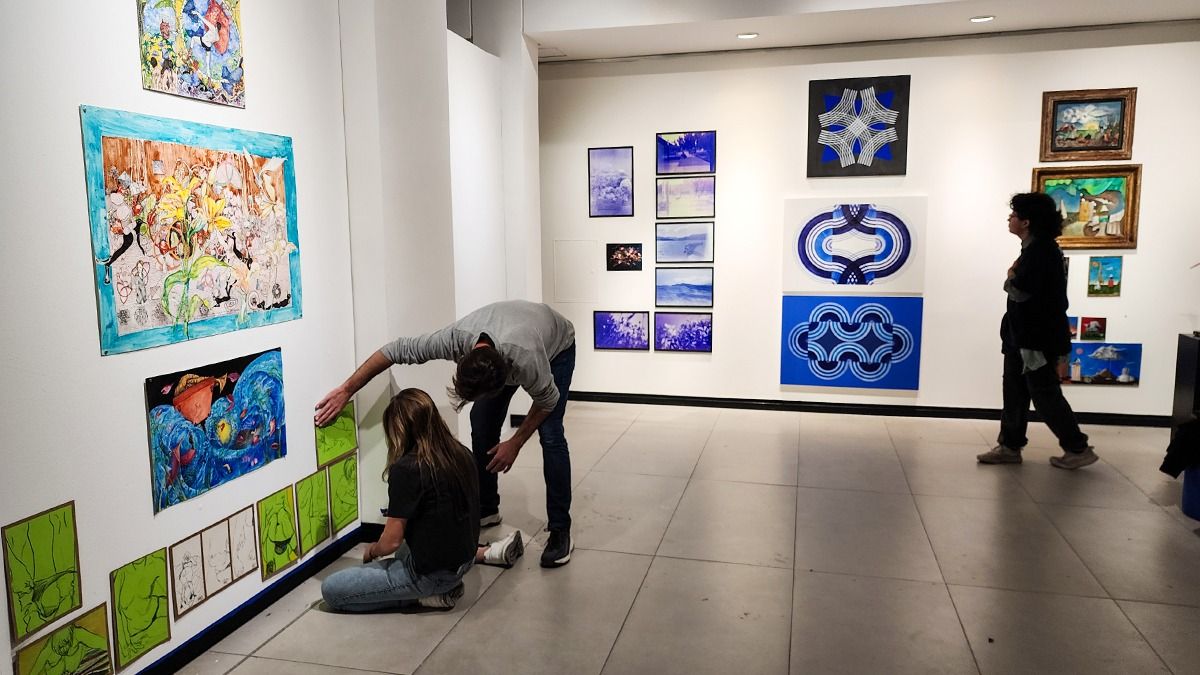 Artistas de toda la región Cuyo integran la Feria AIRE que se hace este fin de semana en el Museo Municipal de Arte Moderno. Artistas de toda la región Cuyo integran la Feria AIRE que se hace este fin de semana en el Museo Municipal de Arte Moderno.