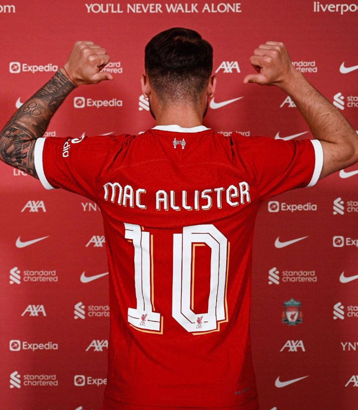 Alexis se puso la 10 de los Reds Alexis se puso la 10 de los Reds