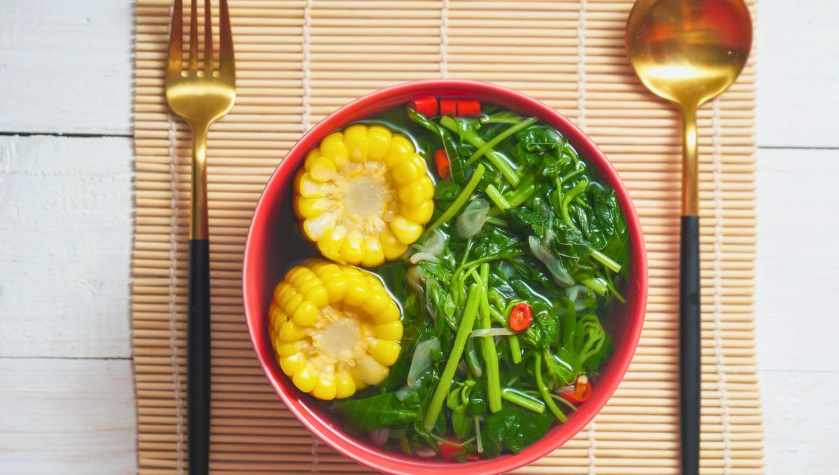 Plato de comida con receta de espinaca, la verdura aliada de tu salud Plato de comida con receta de espinaca, la verdura aliada de tu salud