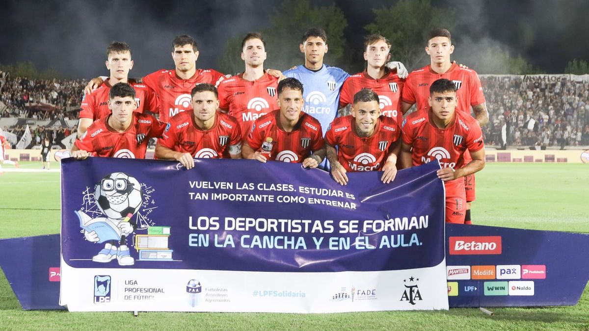 Gimnasia, de rojo para recibir a Independiente.