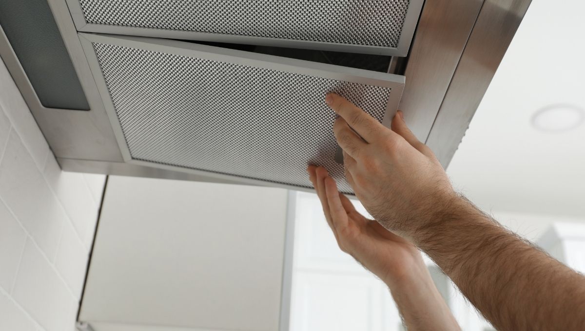 La campana extractora debe limpiarse al menos una vez al mes.&nbsp;