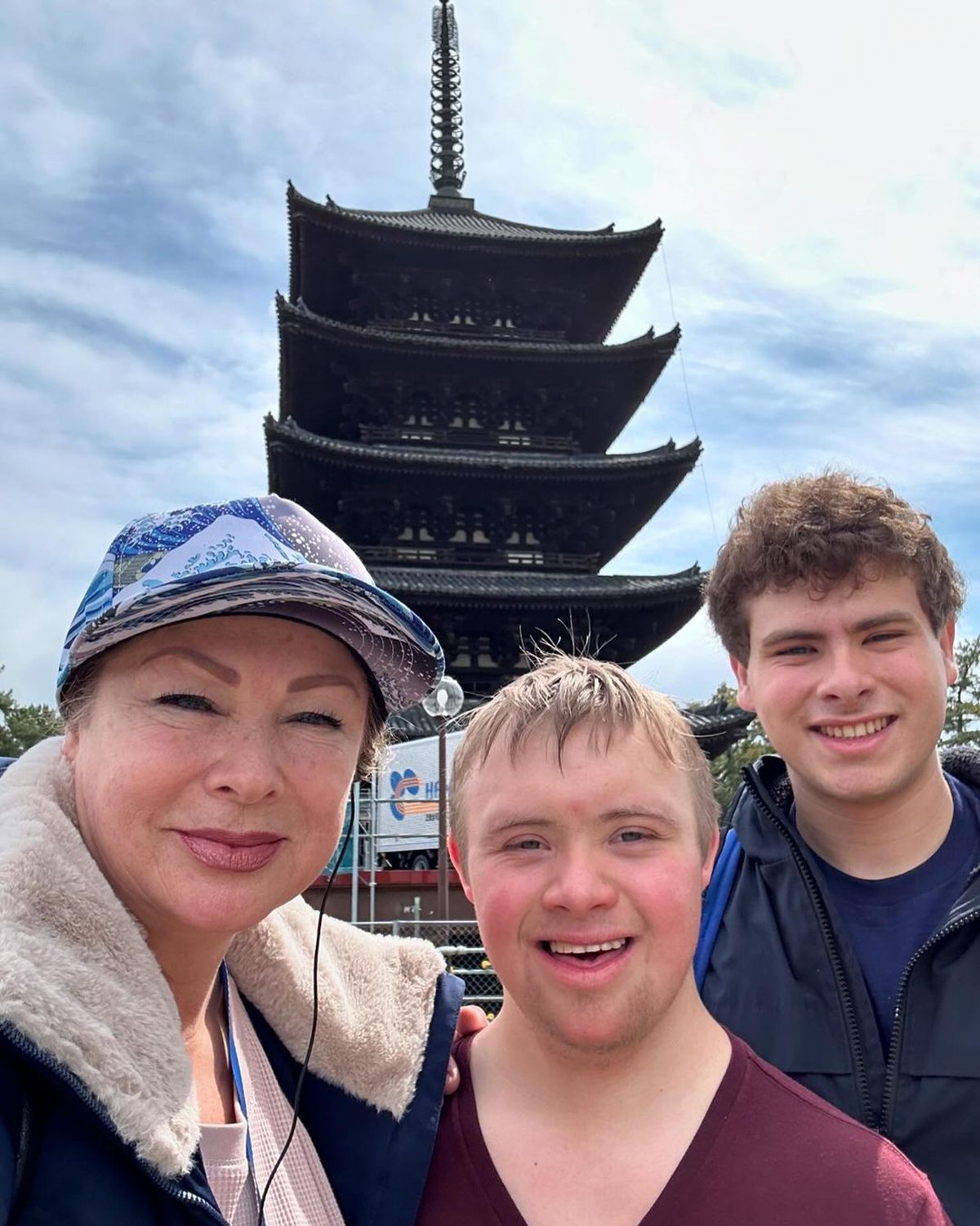 Leticia Calderón junto a sus hijos en la actualidad. Leticia Calderón junto a sus hijos en la actualidad. 