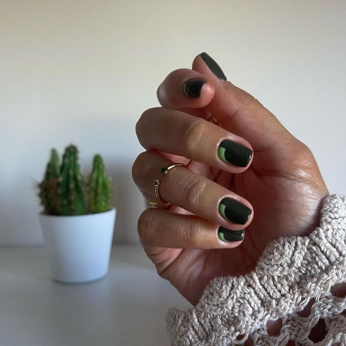 Uñas en dos colores. Uñas en dos colores.