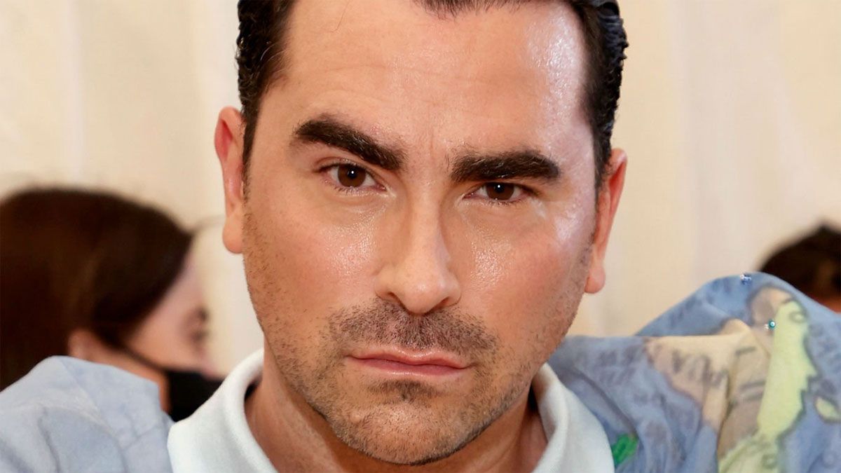 El actor Daniel Levy dirige la nueva película de Netflix e interpreta el papel principal.