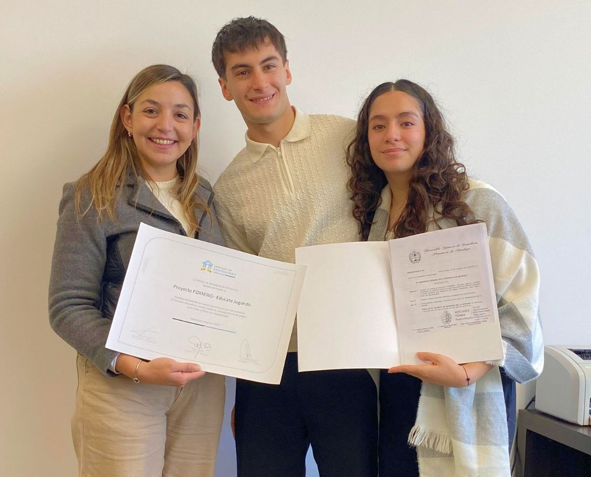 El proyecto fue declarado de interés provincial. Aquí, Alejo y Lucía junto a la senadora Yamel Ases. El proyecto fue declarado de interés provincial. Aquí, Alejo y Lucía junto a la senadora Yamel Ases.