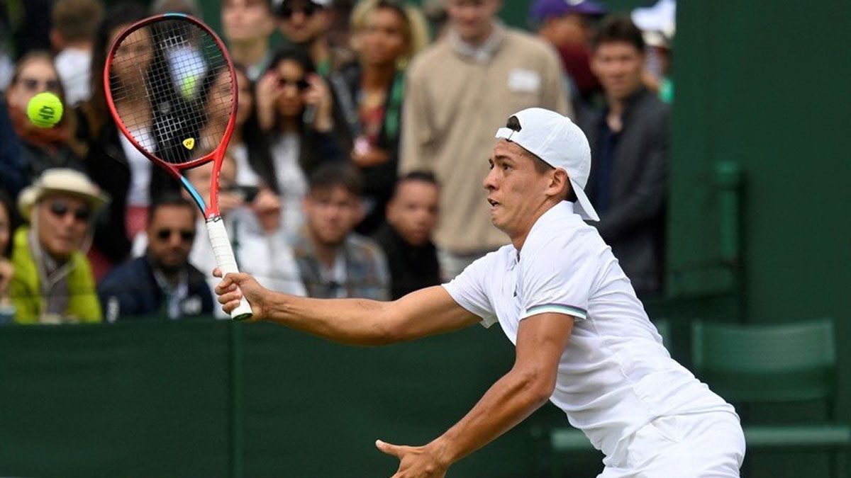 Sebastián Báez no encontró su mejor tenis en el césped de Wimbledon y dijo adiós en segunda ronda.