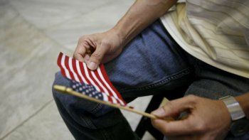 Estados Unidos: Más de 800 inmigrantes recibieron ciudadanía por error