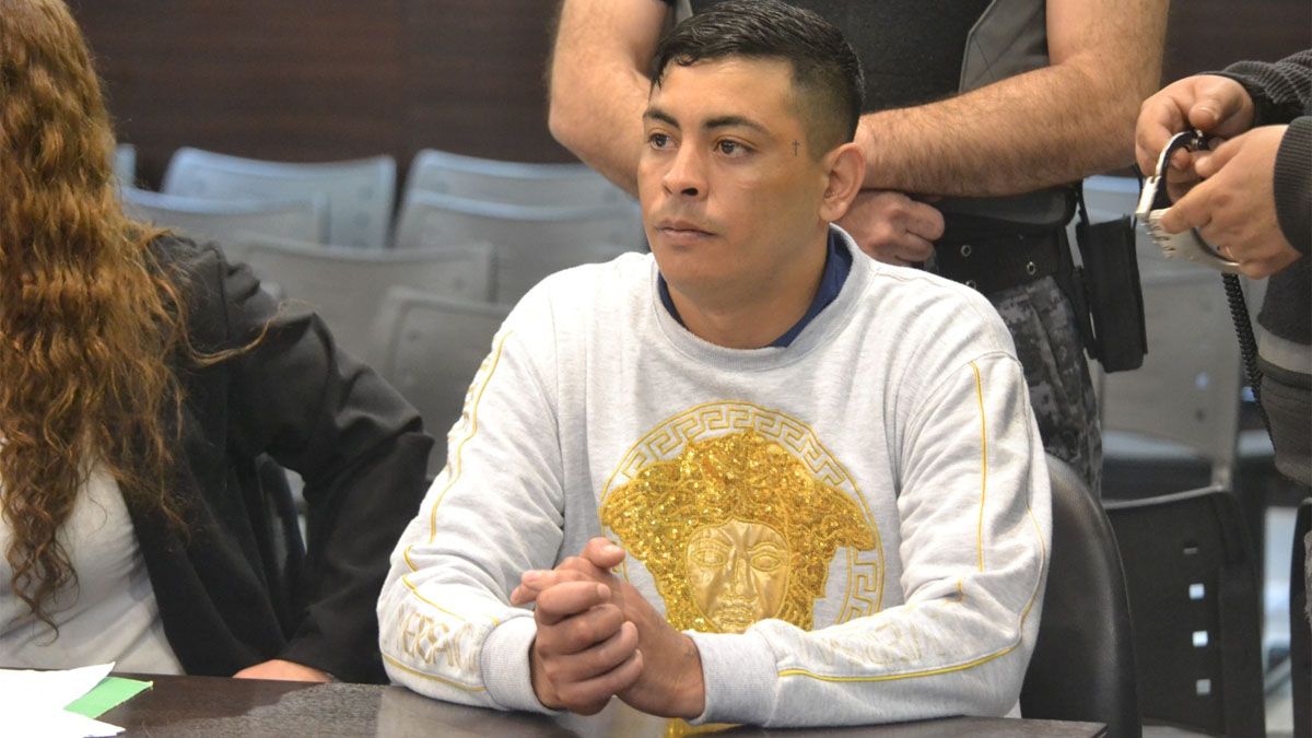 Eric Suazo, de 26 años, fue condenado a prisión perpetua por el crimen de Carlos Gruini, quien tenía 64 años cuando fue asesinado. Eric Suazo, de 26 años, fue condenado a prisión perpetua por el crimen de Carlos Gruini, quien tenía 64 años cuando fue asesinado.