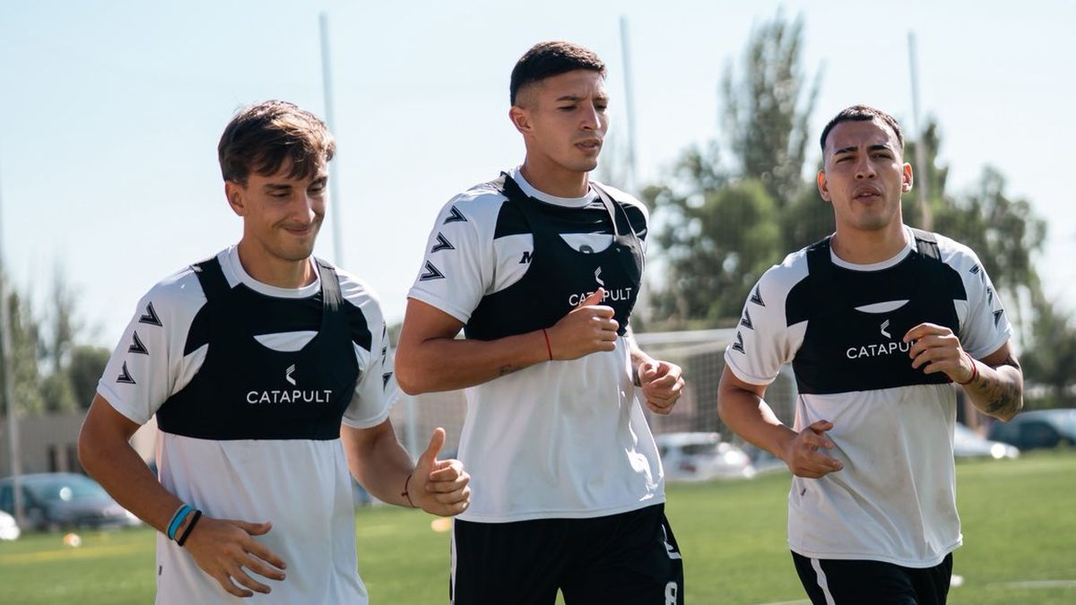 Ariel Broggi, DT de Gimnasia y Esgrima, planifica el once inicial para el duelo ante el Lobo platense