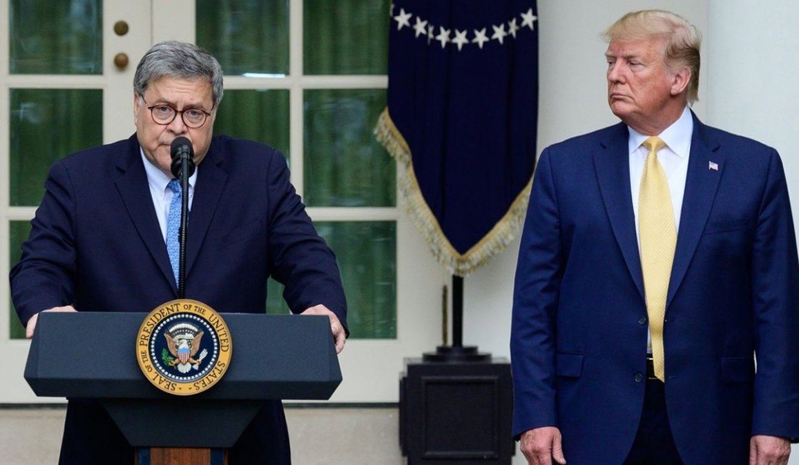 El fiscal William Barr, quien intenta abandonar su cargo, desdijo al presidente Donald Trump al afirmar que no hay evidencia de fraude en las elecciones presidenciales