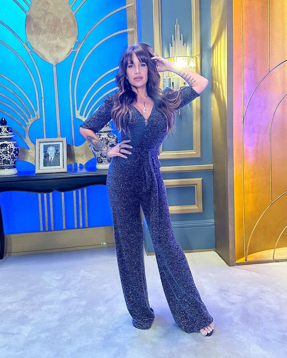 A sus 49 años, Florencia Peña confirma que los pantaloncitos se llevan en clave ultra shiny.