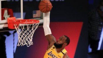 LeBron James fue el autor del doble decisivo para los Lakers ante los Clippers