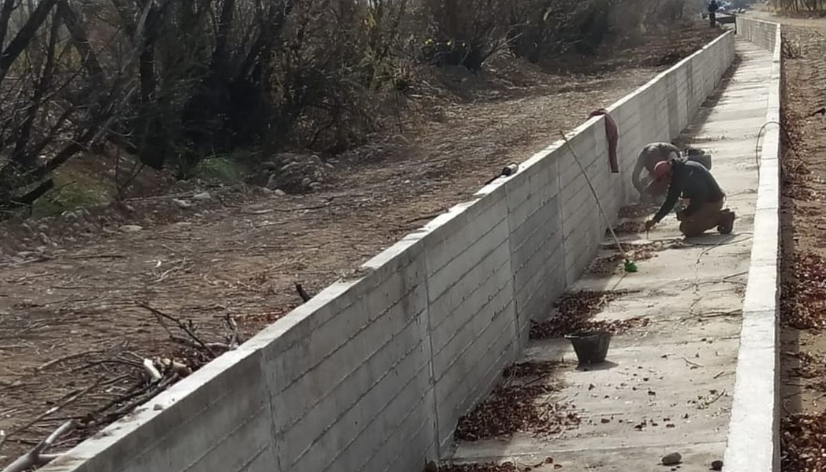Los trabajos en el canal matriz Cañada Colorada, en Malargüe.