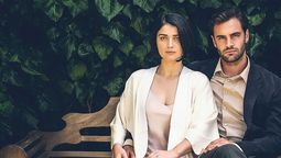 Eve Hewson y Tom Bateman arrasan con sus personajes en esta serie de Netflix.