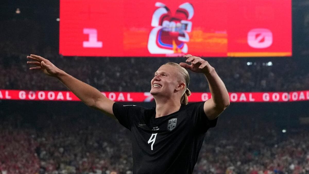 Al igual que Messi y Mbappe, Haaland hoy también convirtió un doblete.