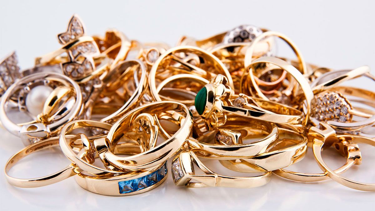 El Banco Ciudad subasta alhajas desde $290.000: anillos de oro, aros de plata y un relojito pulsera con cadena de seguridad