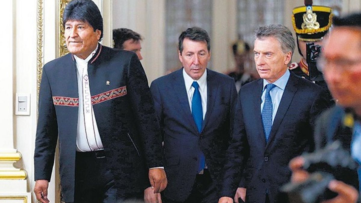 Evo Morales y Mauricio Macri. El Parlasur comienza a recibir las denuncias sobre la particpación de Argentina en el golpe.
