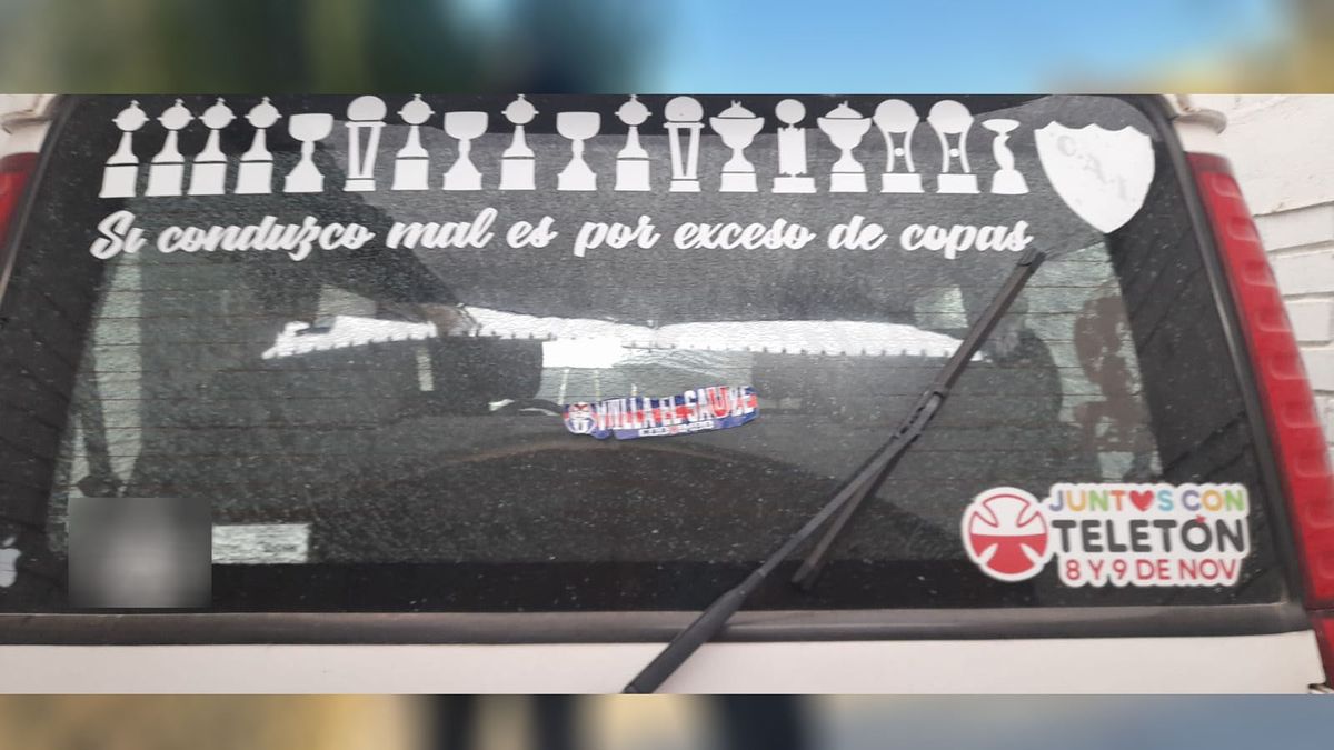 Esta es la camioneta del padre de Maxi que tirotearon en Chile tras el partido de Independiente de Avellaneda con la U. de Chile. Esta es la camioneta del padre de Maxi que tirotearon en Chile tras el partido de Independiente de Avellaneda con la U. de Chile.