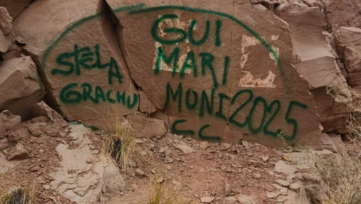 Así quedaron las rocas que encendieron la bronca de los mendocinos contra los turistas grafiteros. Así quedaron las rocas que encendieron la bronca de los mendocinos contra los turistas grafiteros.