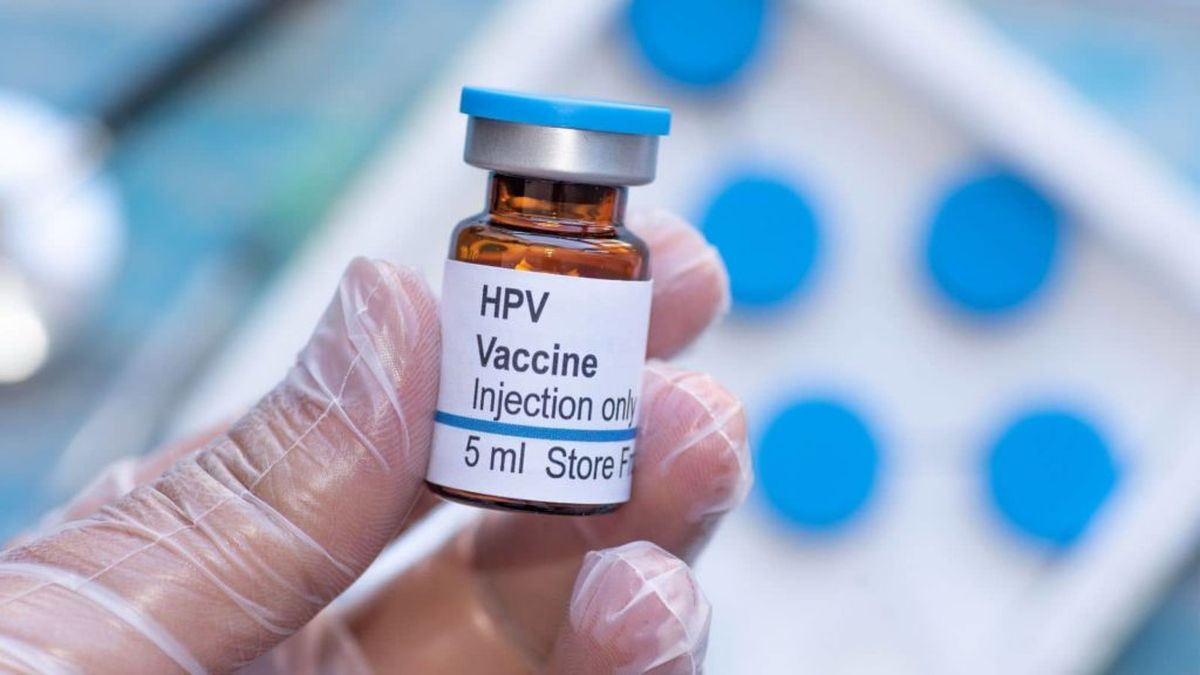 El preservativo reduce el riesgo de contagio, aunque los médicos señalan que la vacuna y los chequeos periódicos son la protección más completa. El preservativo reduce el riesgo de contagio, aunque los médicos señalan que la vacuna y los chequeos periódicos son la protección más completa.