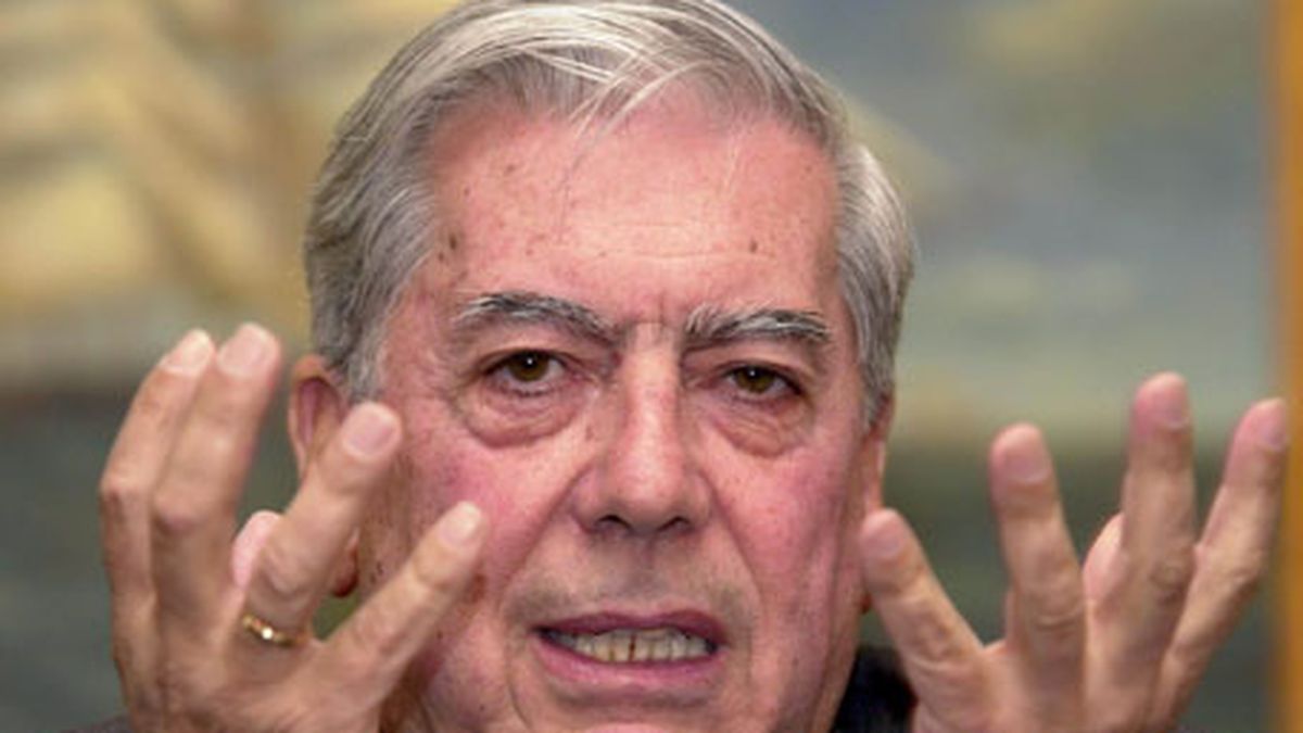 El Peruano Mario Vargas Llosa Calificó De Absurda La Polémica Por Su