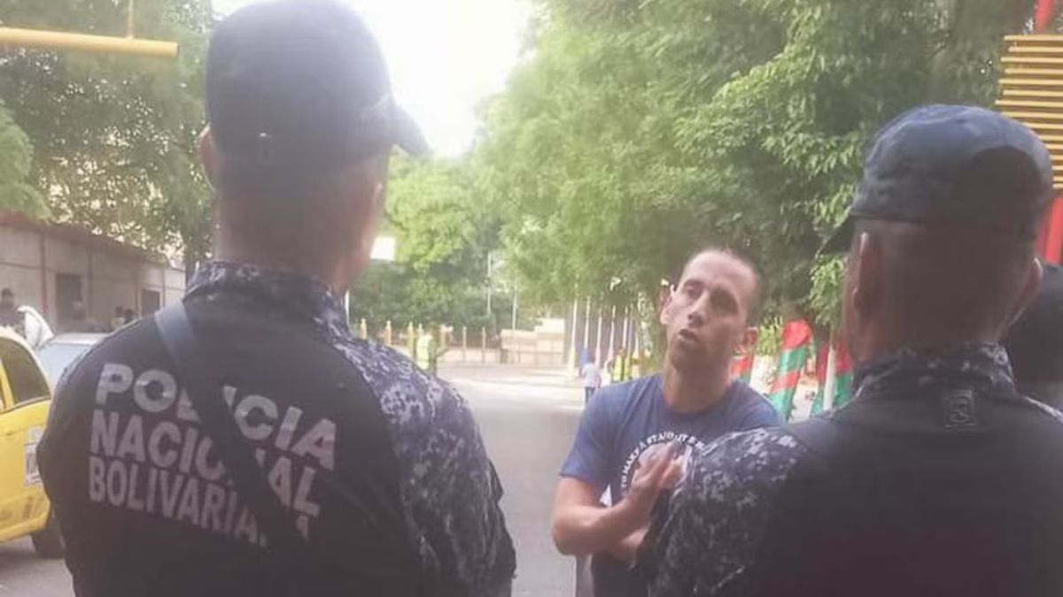 La última foto de Nahuel Gallo en Venezuela y antes de la detención.