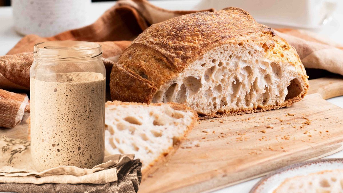 El pan de masa madre es una de las recetas más ricas y antiguas de panificados caseros. El pan de masa madre es una de las recetas más ricas y antiguas de panificados caseros.