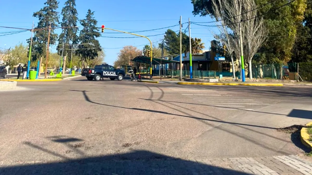 La joven atrincherada y armada asiste a la escuela Marcelino Blanco, en el departamento de La Paz, Mendoza. La joven atrincherada y armada asiste a la escuela Marcelino Blanco, en el departamento de La Paz, Mendoza.