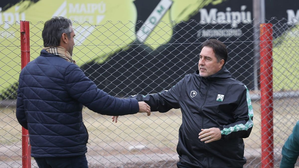 Sara saludó a Jorge Cordon antes del inicio del partido. Sara saludó a Jorge Cordon antes del inicio del partido. 