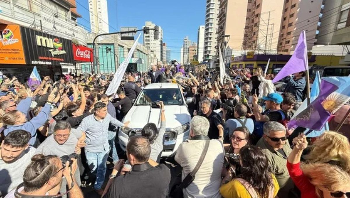 El acto en Lomas de Zamora tuvo una final tumultuoso.