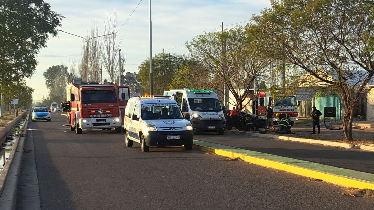 Hubo un gran despliegue de la Policía, personal de Tránsito de Maipú, Bomberos del Cuartel Central, Voluntarios de Maipú y ambulancias del Servicio de Emergencias Coordinado. Hubo un gran despliegue de la Policía, personal de Tránsito de Maipú, Bomberos del Cuartel Central, Voluntarios de Maipú y ambulancias del Servicio de Emergencias Coordinado.